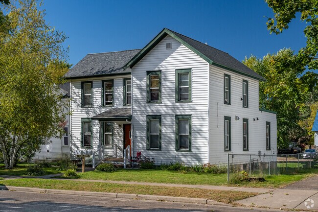 Some of the homes in North River Fronts have a Farmhouse influence.