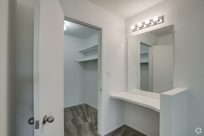 Kings Arms, Sterling Heights, MI 48312 - photo 6