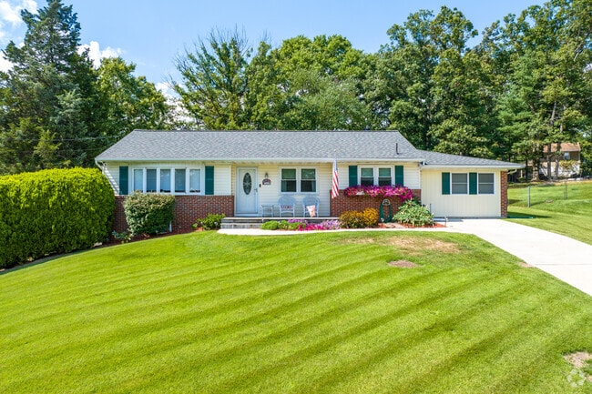 Enjoy beautifully fresh cut grass in the West Elkridge neighborhood.