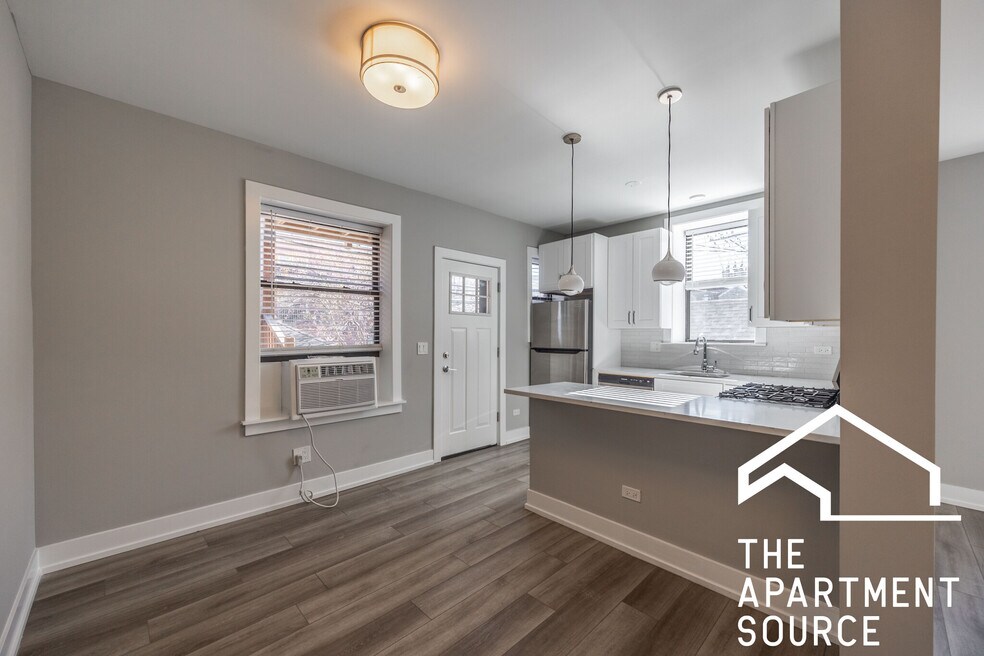 3937 N Janssen Ave unit 1, Chicago, IL 60613 - photo 1