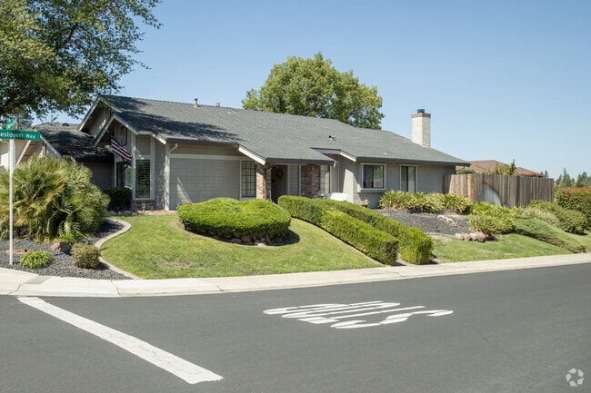 Many residents of Maidu landscape personality into their front yards.
