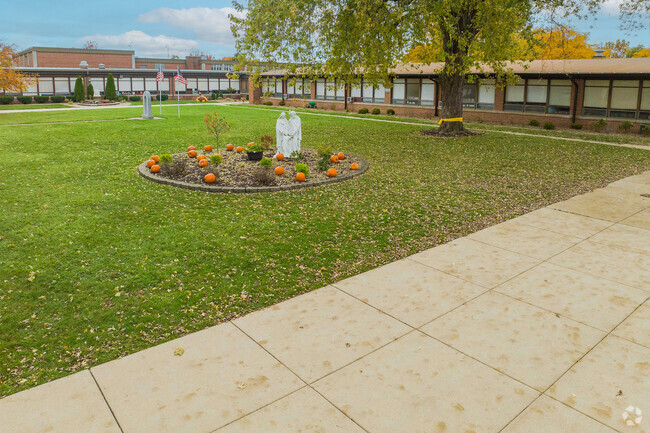 St Linus Elementary School is a private school in Oak Lawn, Illinois.