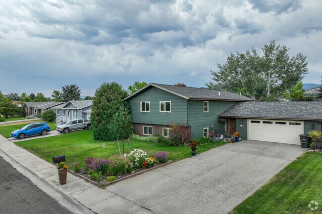 Family-friendly cul-de-sacs in North West Helena boast lush lawns and charming garden spaces.