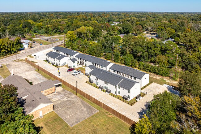 Zurqui on Mohican, Baton Rouge, LA 70805 - photo 5