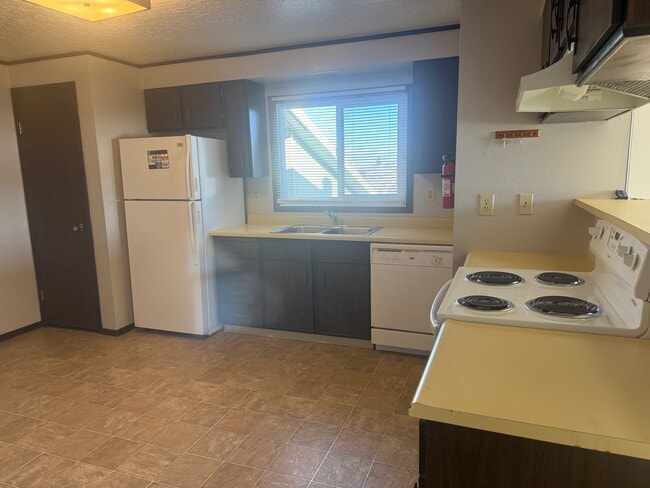 704 Miller Ct unit C, Rawlins, WY 82301 - photo 6