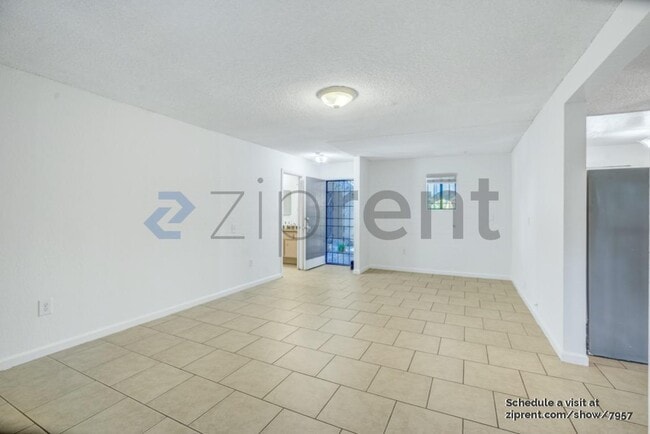 4506 Saugus Ave, Sherman Oaks, CA 91403 - photo 2