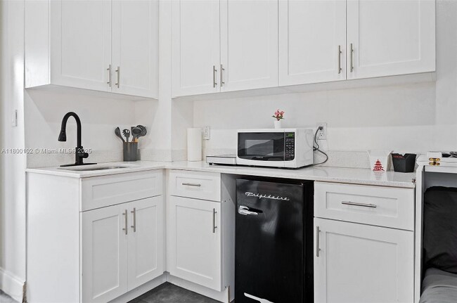 534 NW 50th St unit B, Miami, FL 33127 - photo 2