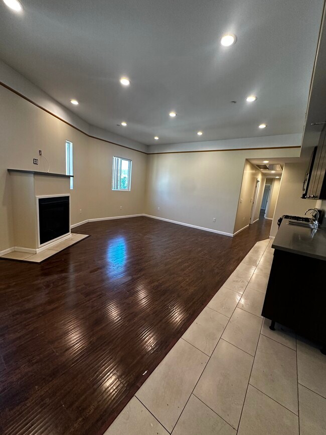 14233 Tiara St unit 2, Van Nuys, CA 91401 - photo 2