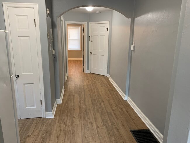 4960 Kemper Ave unit 2nd floor, Saint Louis, MO 63139 - photo 4