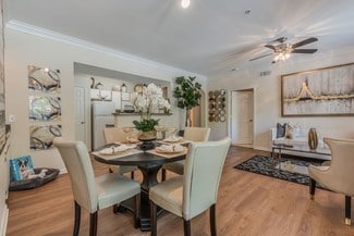 10500 Fountain Lake Dr, Stafford, TX 77477