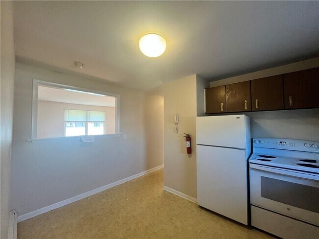 70 Carroll Ave, Newport, RI 02840 - photo 5