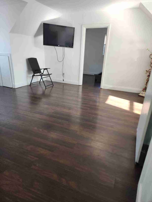 111 G St, Valley Stream, NY 11580