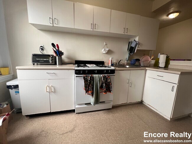 1788 Beacon St unit 7, Brookline, MA 02445 - photo 4