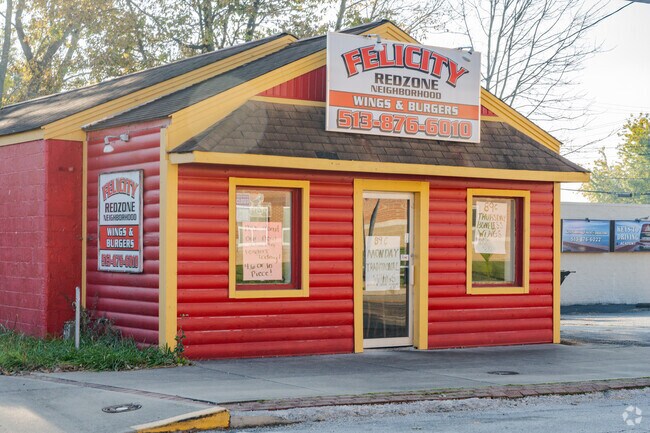 Felicity residents head down to Felicity Redzone for some wings and some Football.