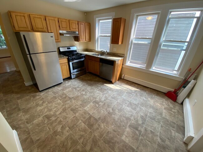 66 Middle St unit 3, Boston, MA 02127 - photo 7