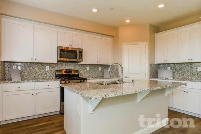 2075 Comstock Ln, Lincoln, CA 95648 - photo 2