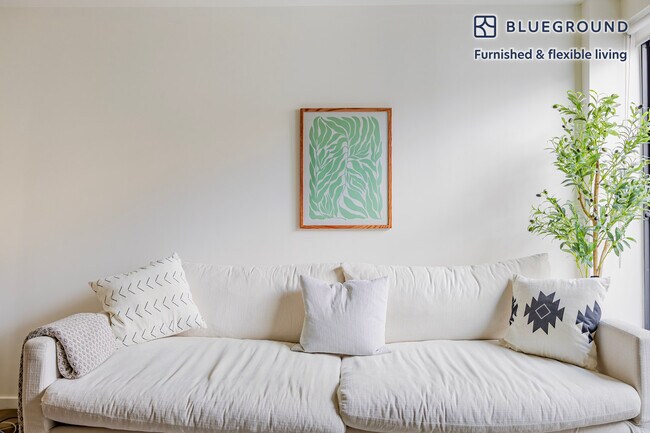 654 N Virgil Ave unit FL3-ID1371, Los Angeles, CA 90029 - photo 2