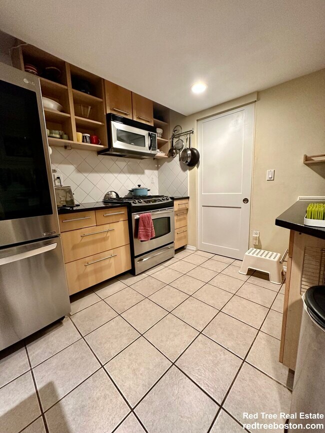 8 Fulkerson St, Cambridge, MA 02141 - photo 2