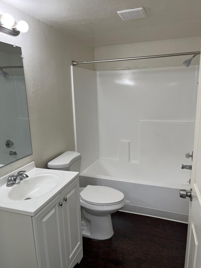 808 W Anaheim St, Wilmington, CA 90744 - photo 3