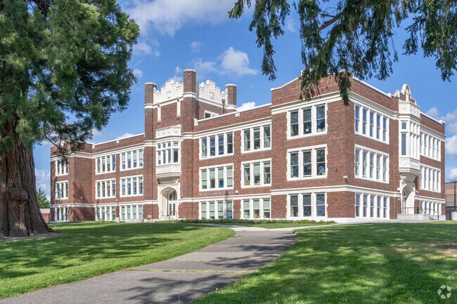 Mount Vernon High School prepares students for graduation and beyond.