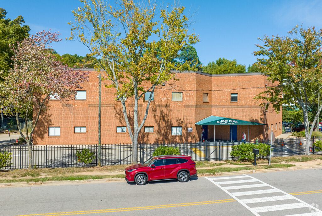 Al-Iman School committed to providing a nurturing and challenging environment for all students.