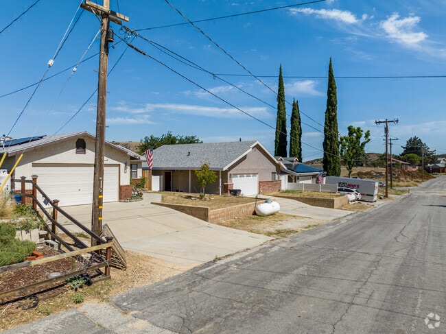 You can find plenty of ranch-style homes in Elizabeth Lake.