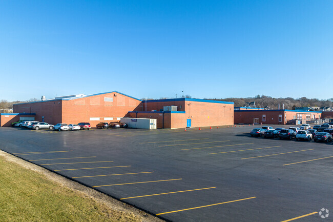 Oak Ridge Rssp is attached to the Carpentersville Middle School.