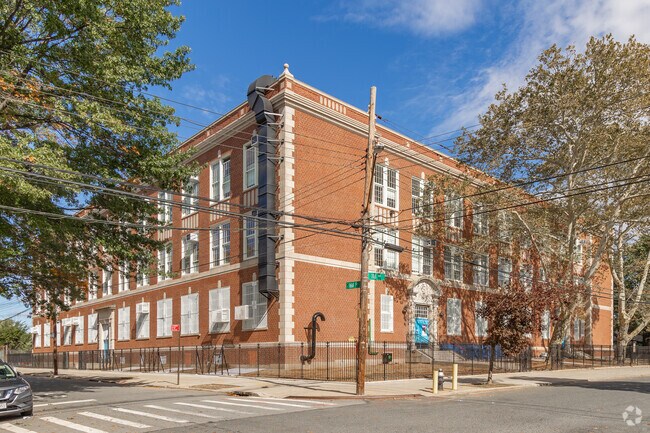 PS 140 Edward K Ellington is an above average public school located in Jamaica, NY.