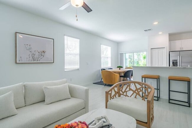 16605 Ancient Mariner Ln, Wimauma, FL 33598 - photo 3