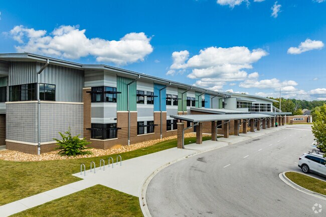 East Hamilton Middle ranks among Tennessee’s top schools on Bentwood Cove Drive.