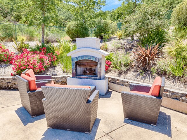 Crooked Oak at Loma Verde Preserve Apartment Homes, Novato, CA 94949 - photo 5