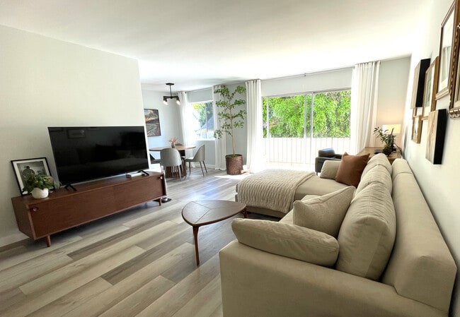 404 San Vicente Blvd unit 105, Santa Monica, CA 90402 - photo 2