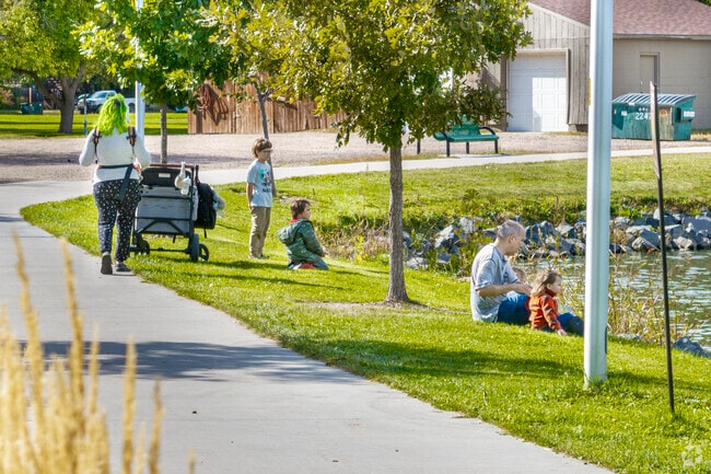 Holliday Park near Lake Minnehaha offers trails and a scenic lake.