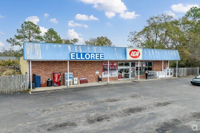 Cameron residents can pick up groceries at the General Food Store.