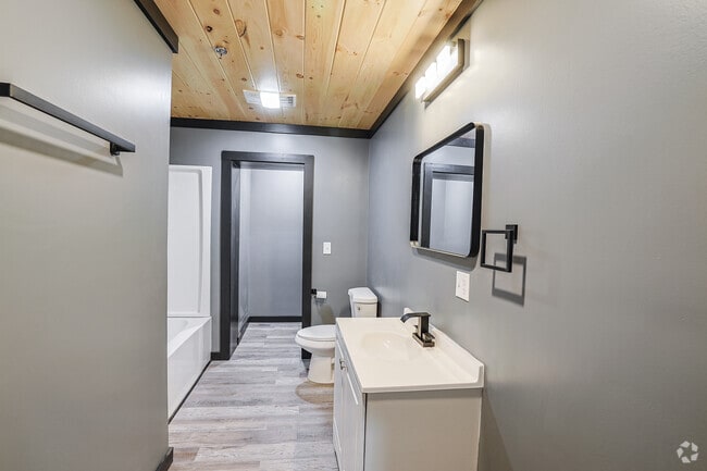 1BR, 1BA - 700SF - Bathroom