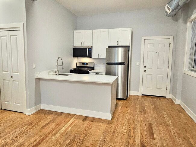 1415 W Erie St unit 1R, Chicago, IL 60642 - photo 3