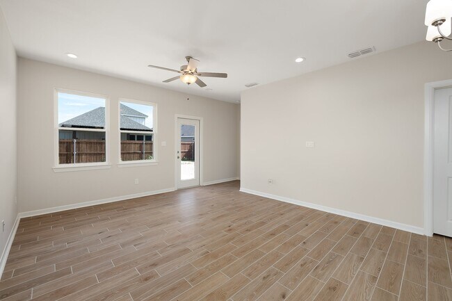 3105 El Paso Dr unit 36898529, Weslaco, TX 78599 - photo 5