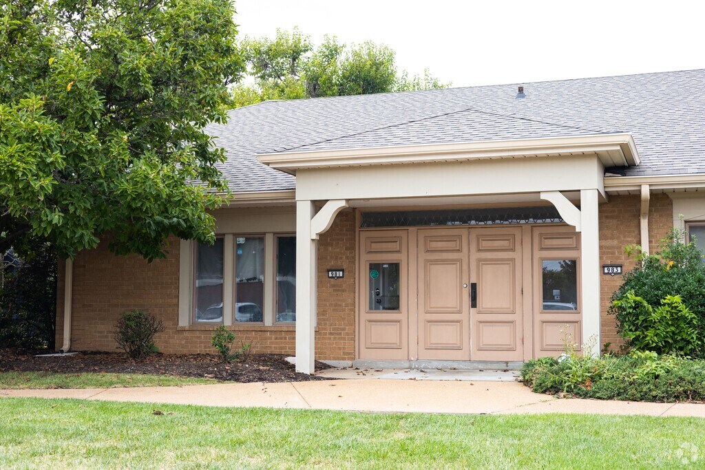 Greenways Academy serves students in the Creve Coeur community.