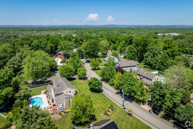 Roseland sits in western Essex County, offering suburban charm in New Jersey.