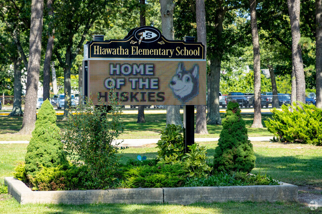 Hiawatha School is home of the Huskies.