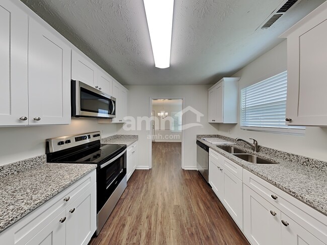 621 Everlasting Way, Locust Grove, GA 30248 - photo 7