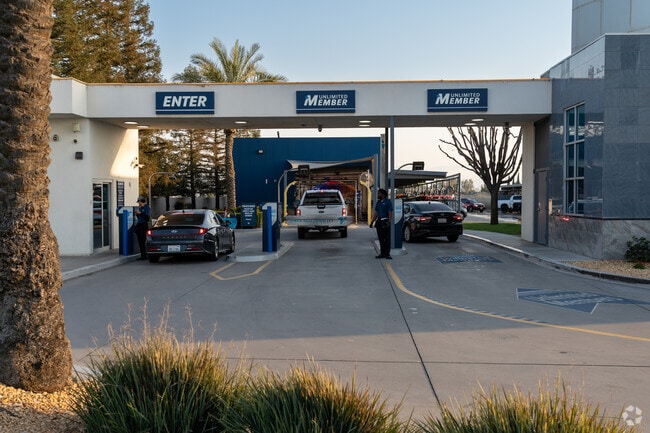Mister Car Wash is where the locals go to get their car washed and vaccumed.
