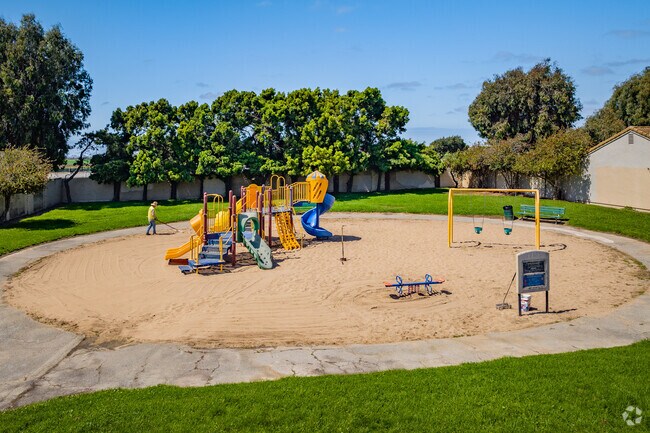 In Northridge, Salinas, CA Northgate Tot Lot has a playground.