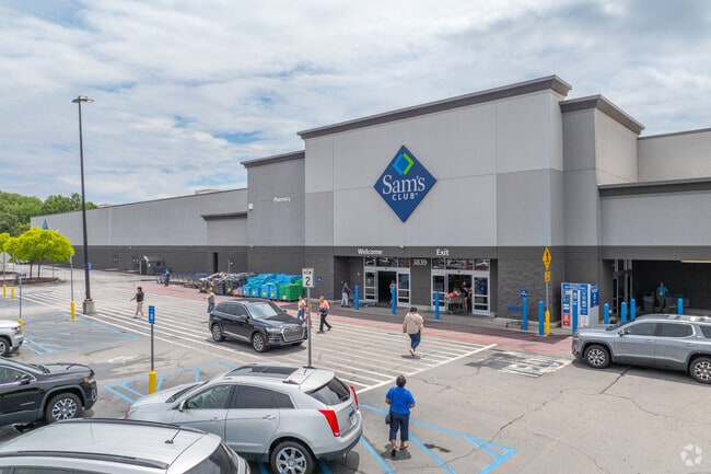National retailers such as Sam's Club provide shopping convenience and variety for Oakwood residents, enhancing the area's economic infrastructure.