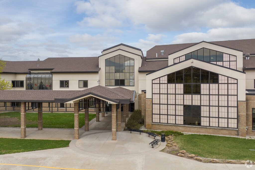 Entrance to Meadow Brook Elementary in East Paris