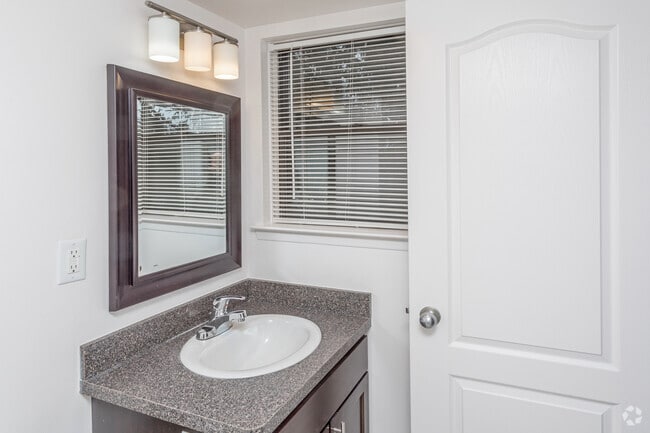 2BR, 2BA - 1,170 SF Maple Upgraded