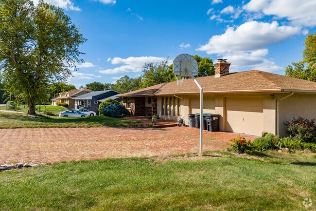 Saddle Hills is a beautiful neighborhood with a myriad of housing styles and aesthetics.