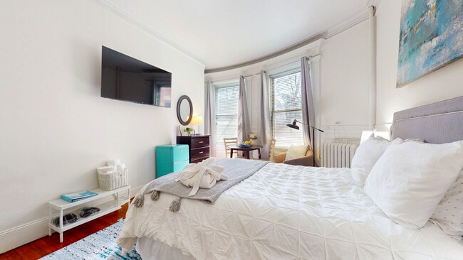 1029 Beacon St unit 3, Brookline, MA 02446 - photo 2