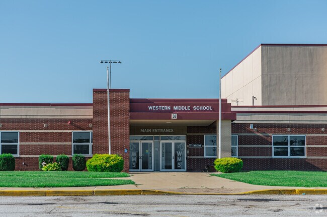 Western Middle School, in Russiaville, welcomes Vinton Woods middle schoolers.