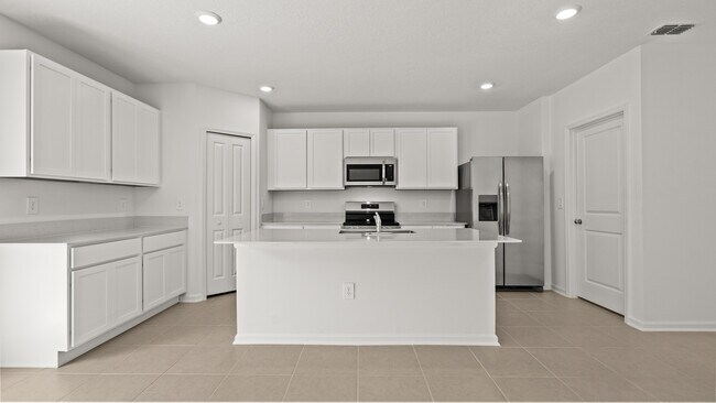 3658 Hardman Dr, Lake Wales, FL 33853 - photo 2